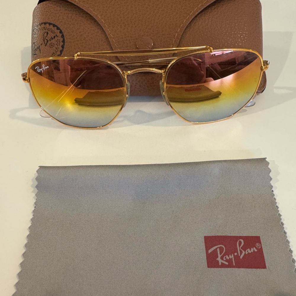Ray-Ban Gold Aviator Sunglasses with Gradient Lens